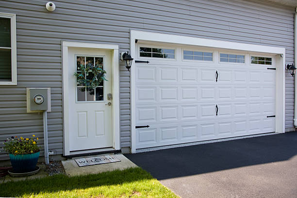 24/7 Emergency Garage Door Panel Replacement experts in Brooks, KY